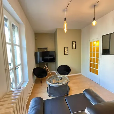Appartement Triplex - Au Coeur De Fougères Extérieur photo