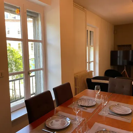 Appartement Triplex - Au Coeur De Fougères Extérieur photo